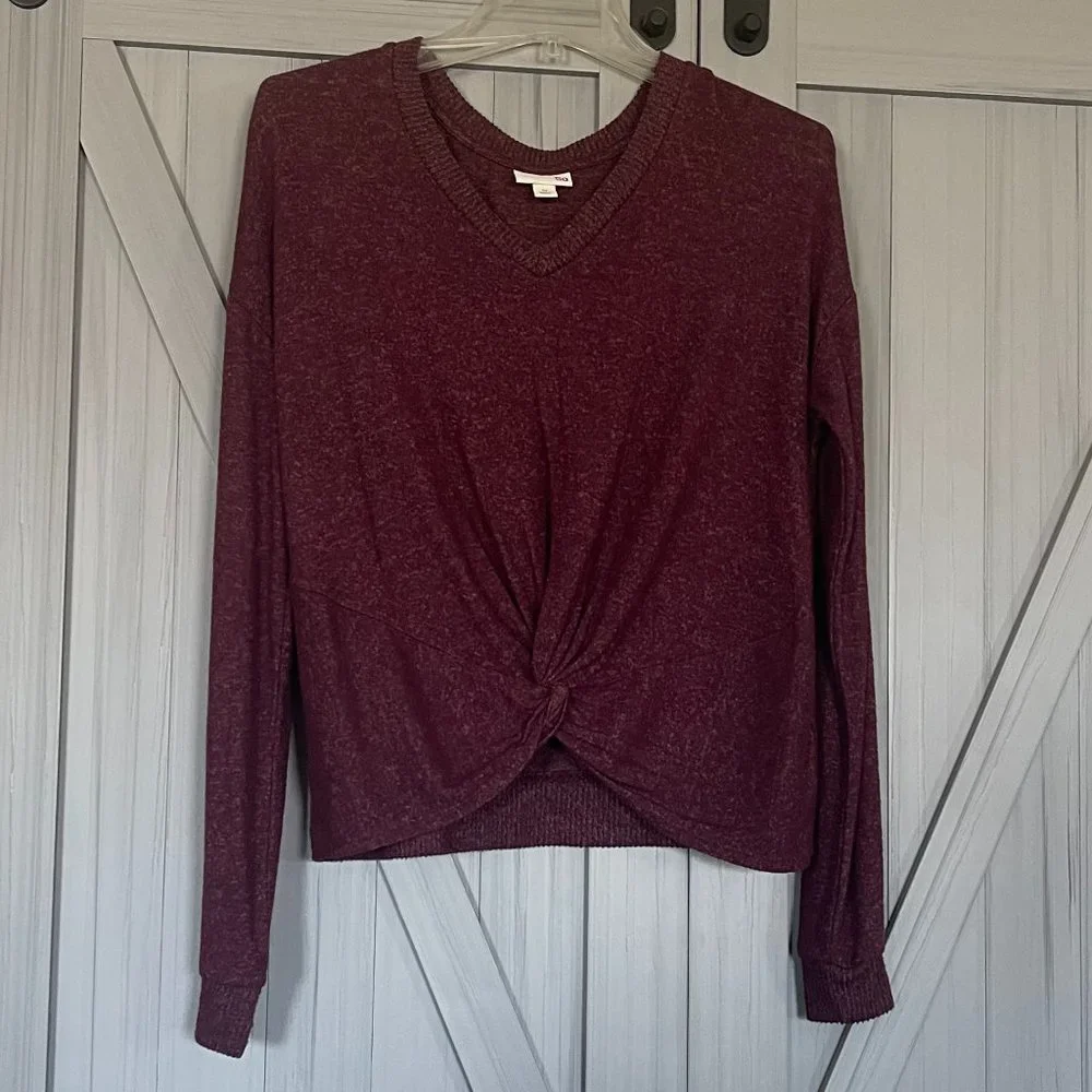Sweaters - Picture 2 of 9
